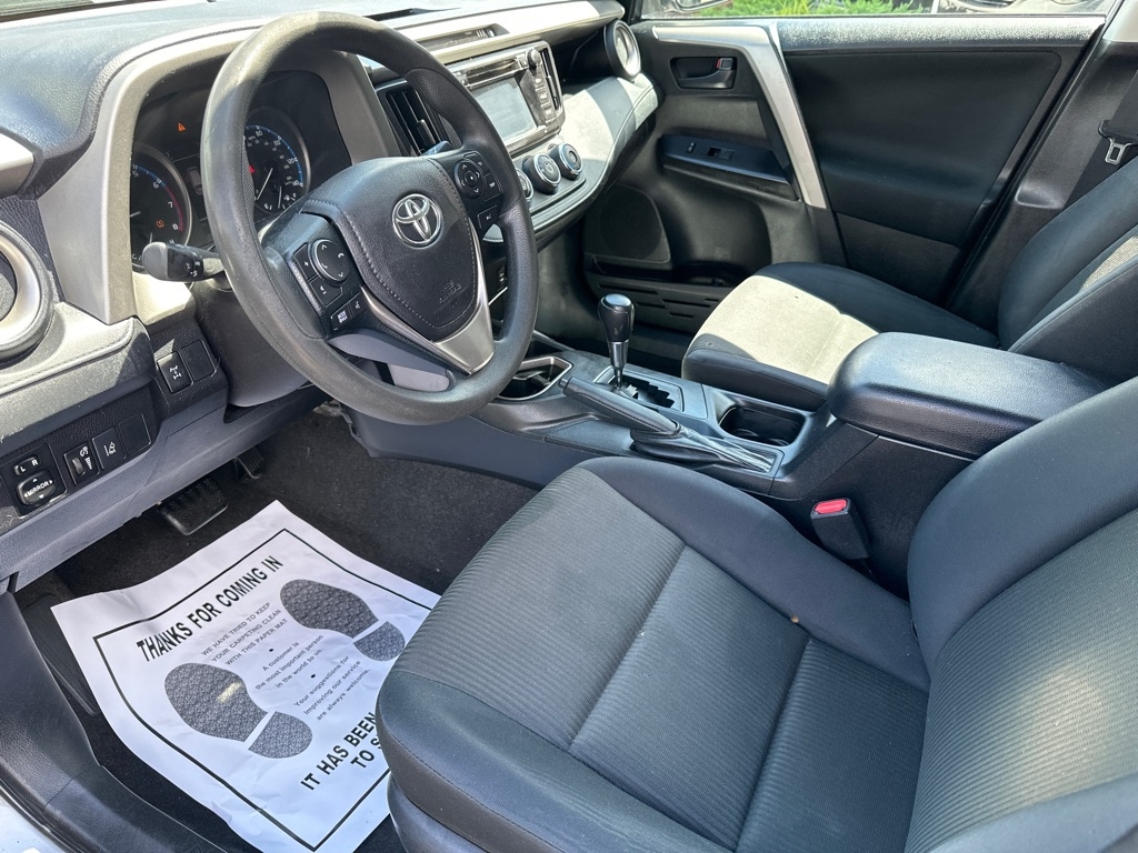 Toyota RAV4 LE AWD (Natl) 2017