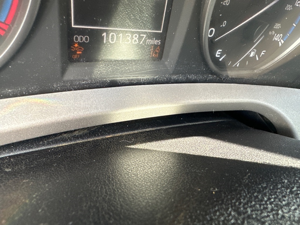 Toyota RAV4 LE AWD (Natl) 2017