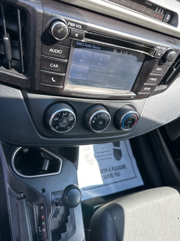 Toyota RAV4 LE AWD (Natl) 2017