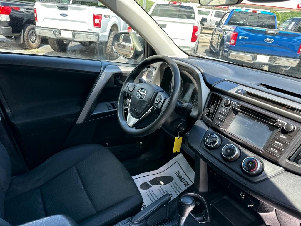 Toyota RAV4 LE AWD (Natl) 2017