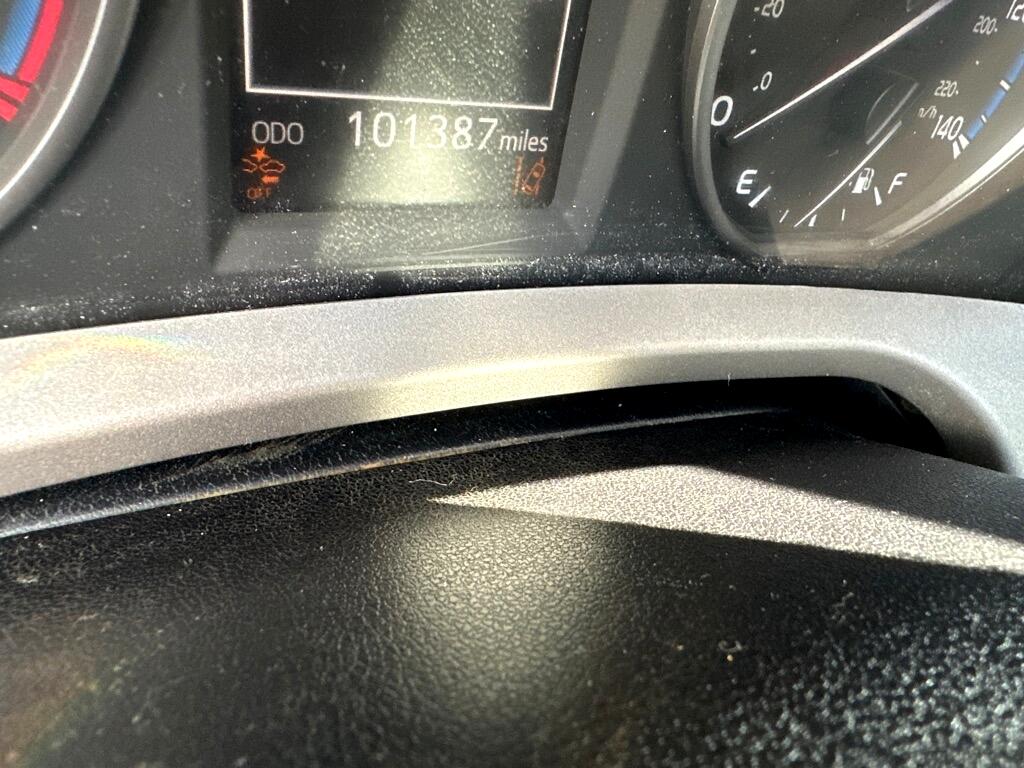 Toyota RAV4 LE AWD (Natl) 2017