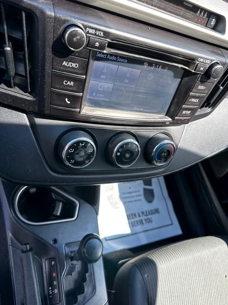 Toyota RAV4 LE AWD (Natl) 2017