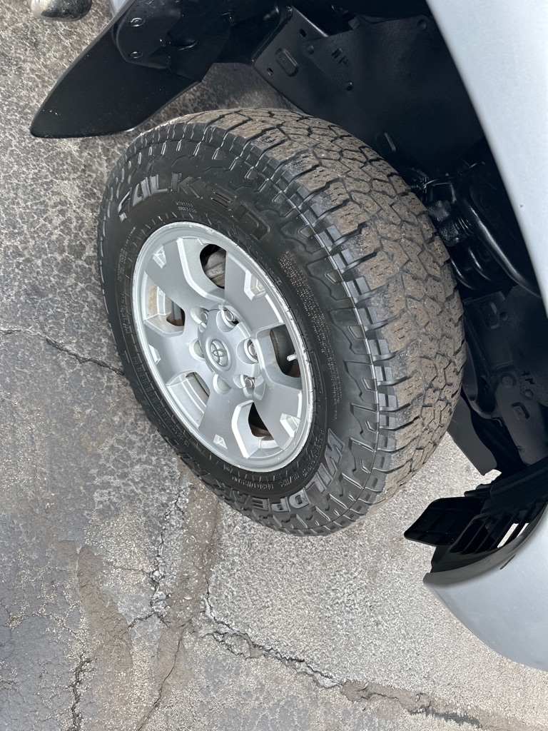 Toyota Tacoma 4WD Double Cab V6 MT (Natl) 2014