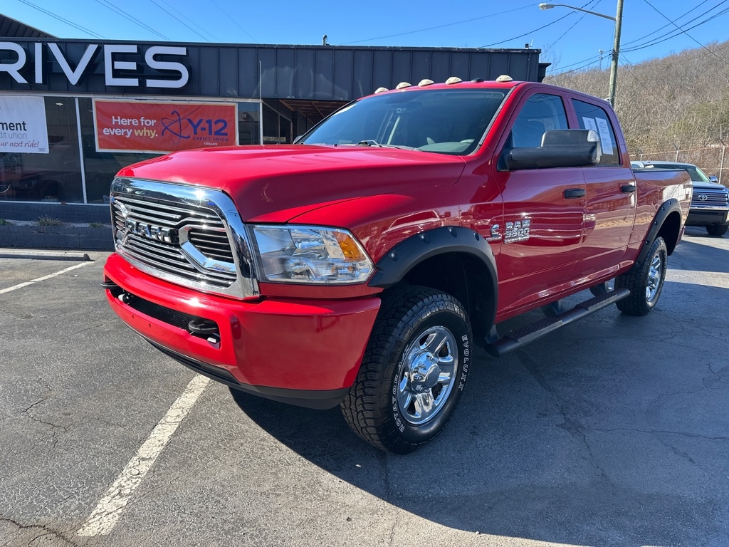 RAM 3500 Tradesman 4x4 Crew Cab 6'4" Box 2017