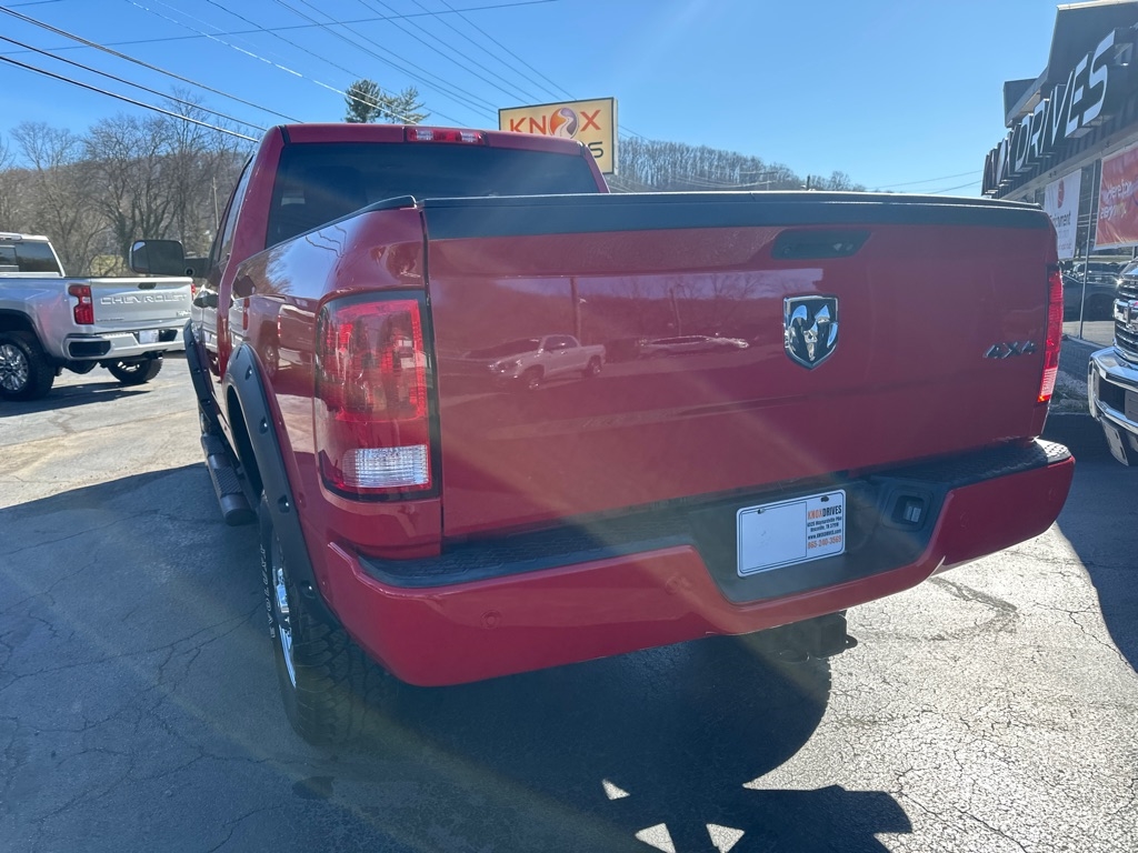 RAM 3500 Tradesman 4x4 Crew Cab 6'4" Box 2017