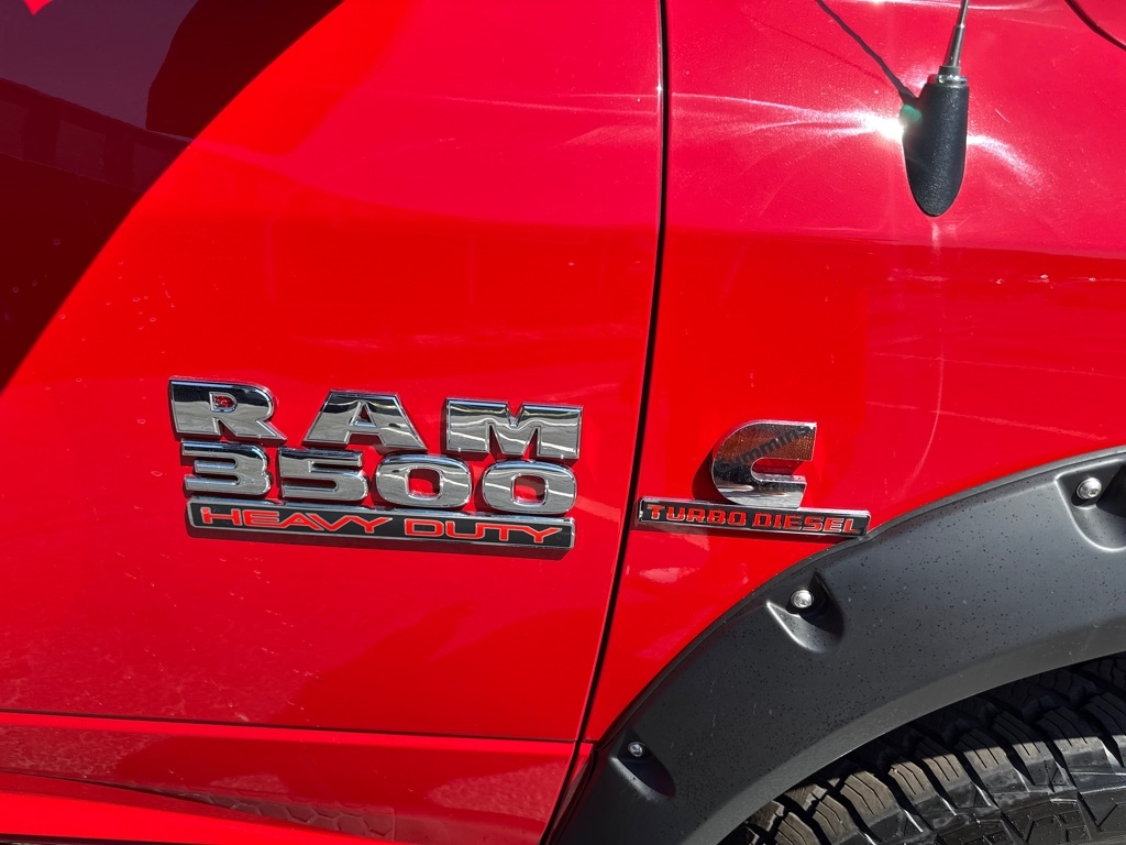 RAM 3500 Tradesman 4x4 Crew Cab 6'4" Box 2017