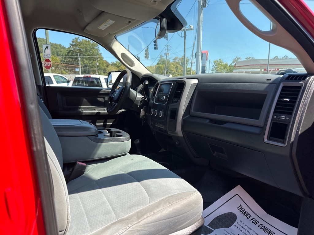 RAM 3500 Tradesman 4x4 Crew Cab 6'4" Box 2017