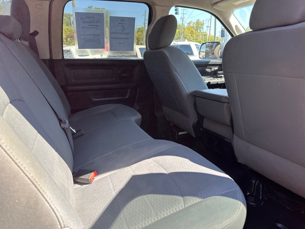 RAM 3500 Tradesman 4x4 Crew Cab 6'4" Box 2017