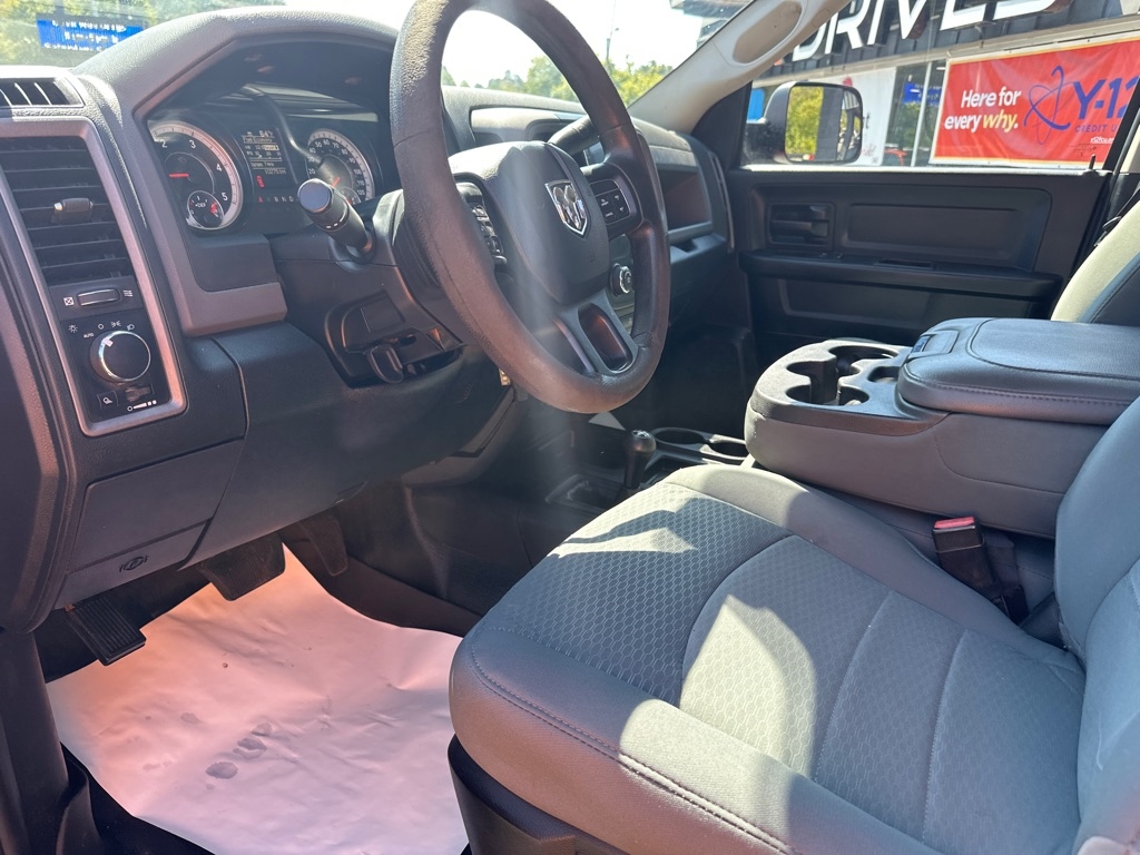 RAM 3500 Tradesman 4x4 Crew Cab 6'4" Box 2017