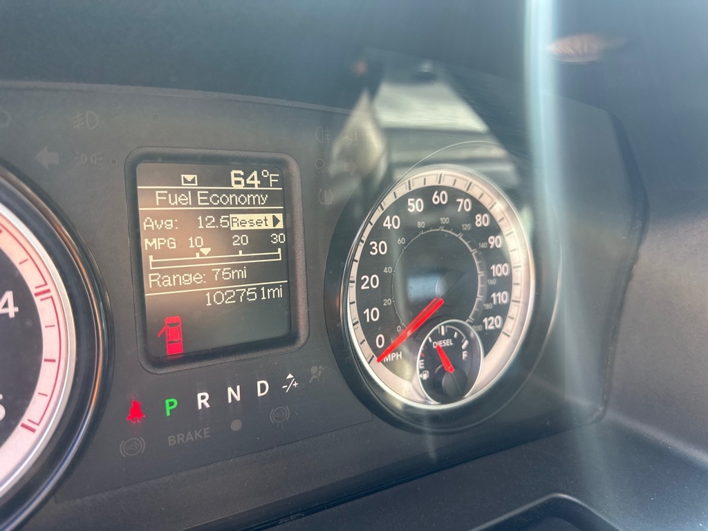 RAM 3500 Tradesman 4x4 Crew Cab 6'4" Box 2017