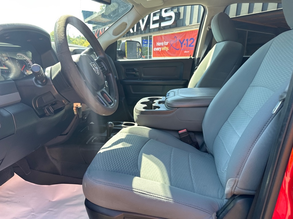 RAM 3500 Tradesman 4x4 Crew Cab 6'4" Box 2017