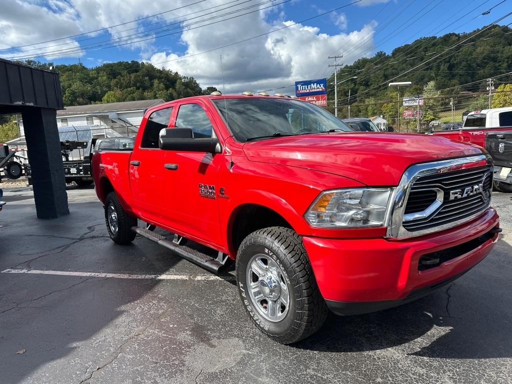 RAM 3500 Tradesman 4x4 Crew Cab 6'4" Box 2017