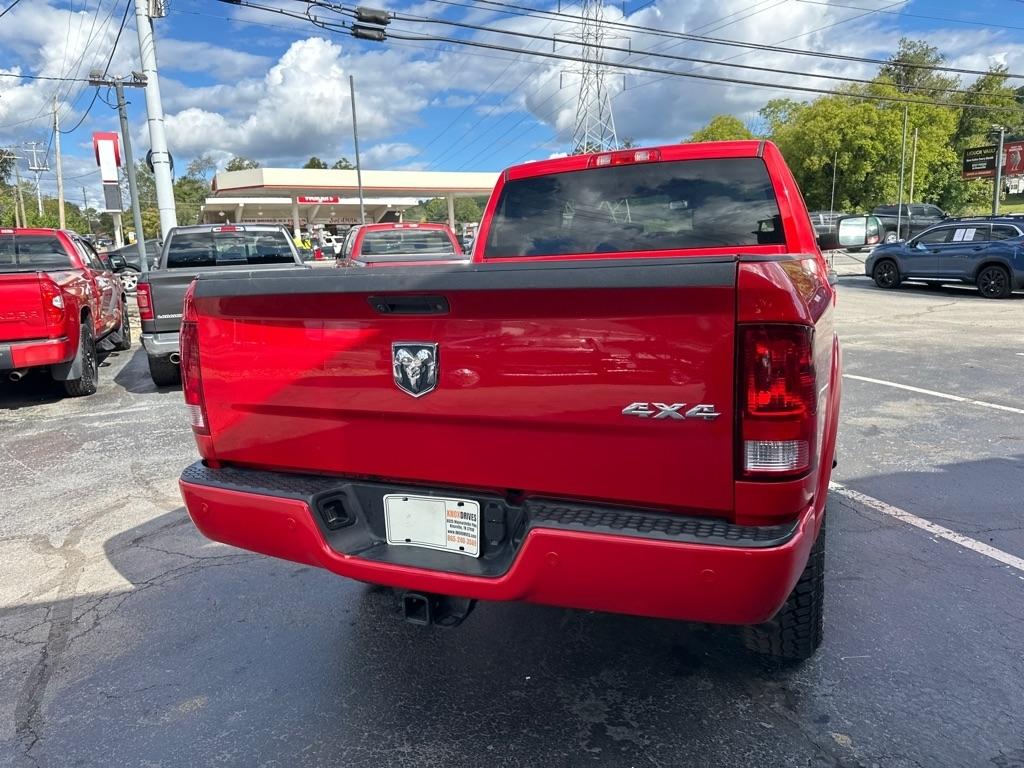 RAM 3500 Tradesman 4x4 Crew Cab 6'4" Box 2017