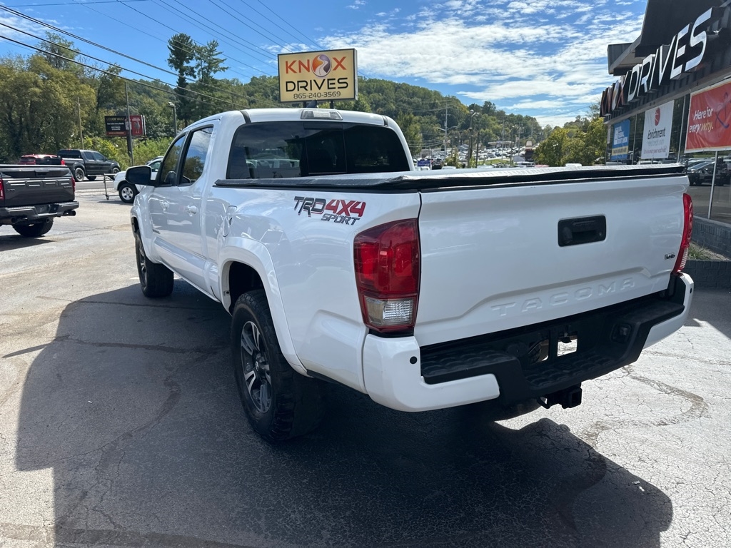 2017 Toyota Tacoma SR5 Double Cab V6 4x4 photo 2