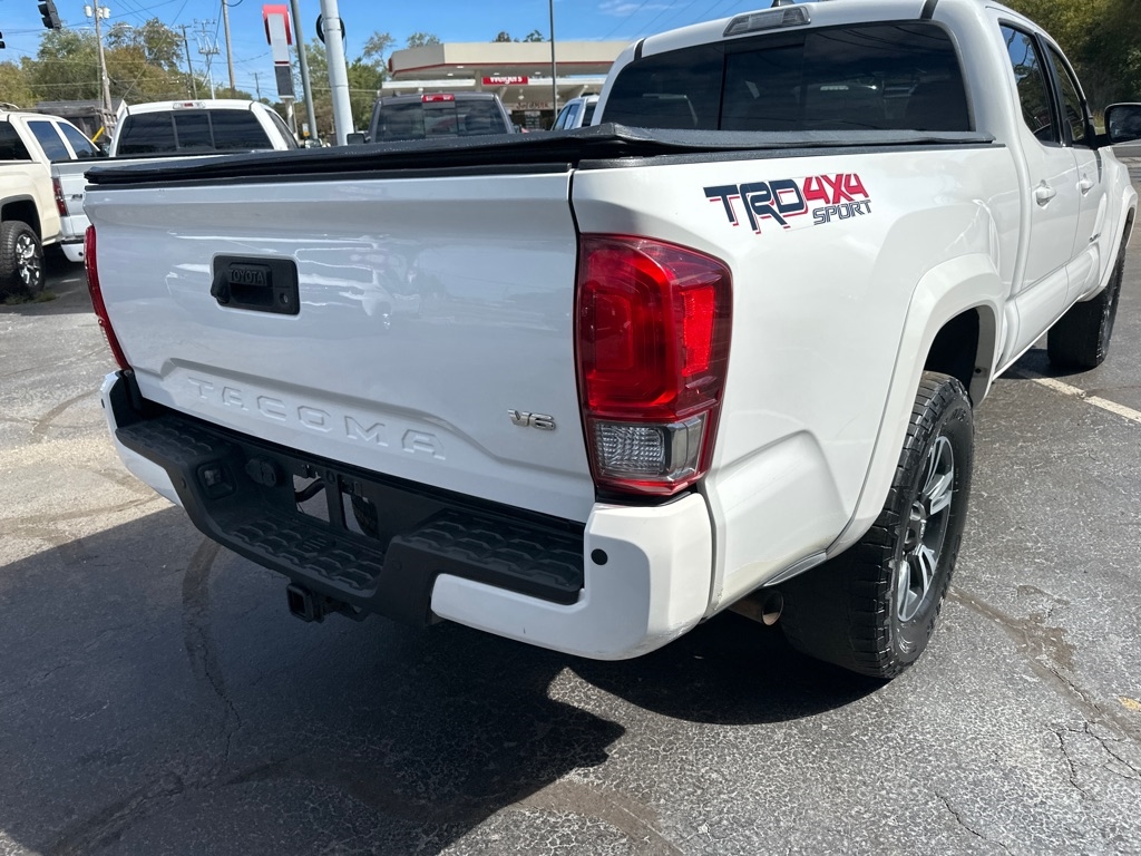 2017 Toyota Tacoma SR5 Double Cab V6 4x4 photo 3