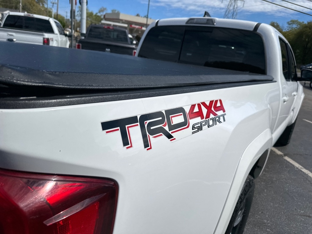 2017 Toyota Tacoma SR5 Double Cab V6 4x4 photo 9