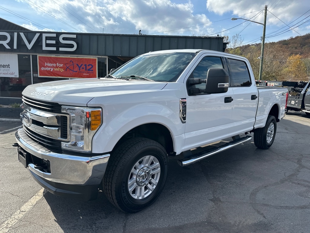 2017 Ford Super Duty F-250 SRW XLT 4WD Crew Cab 6.75' Box