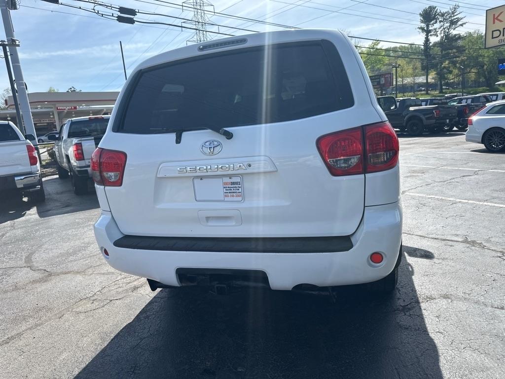 Toyota Sequoia 4WD V8 5-Spd AT SR5 (Natl) 2009