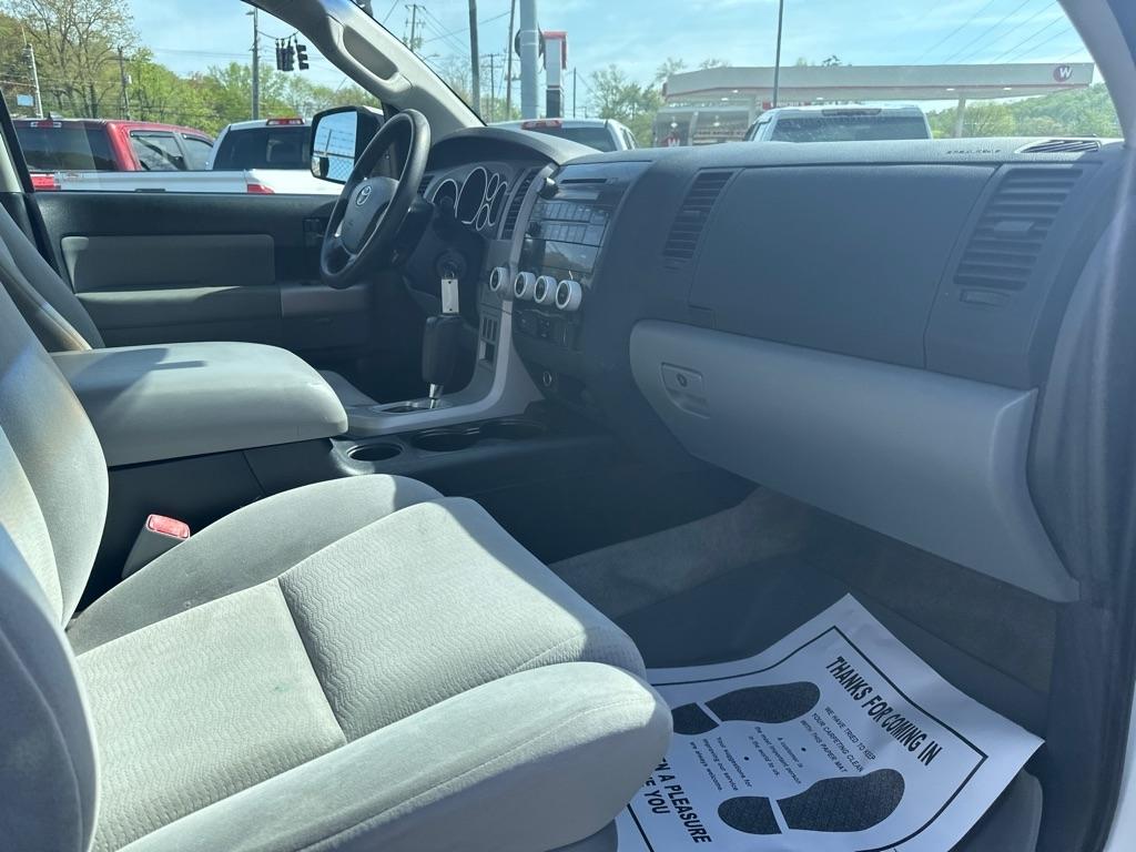 Toyota Sequoia 4WD V8 5-Spd AT SR5 (Natl) 2009