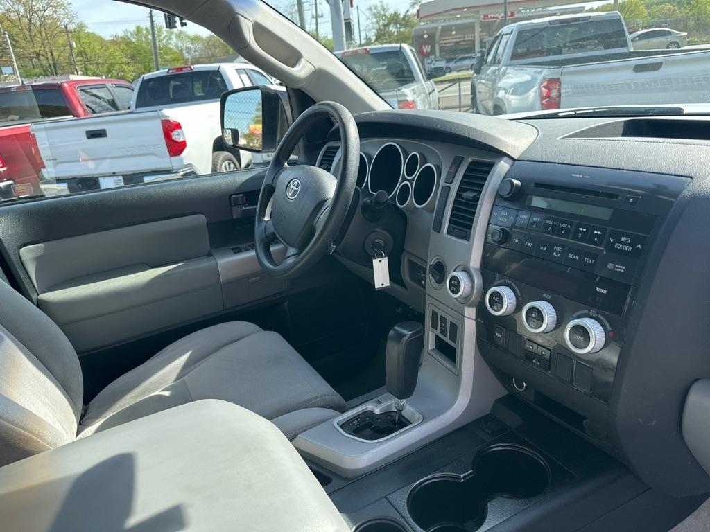 Toyota Sequoia 4WD V8 5-Spd AT SR5 (Natl) 2009