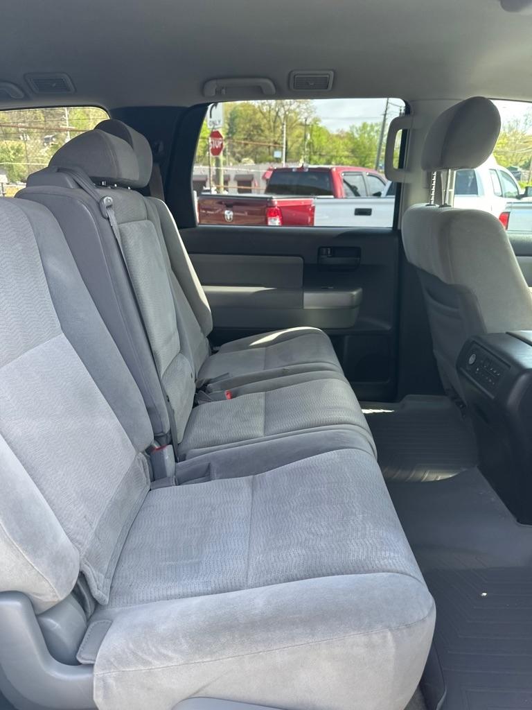 Toyota Sequoia 4WD V8 5-Spd AT SR5 (Natl) 2009