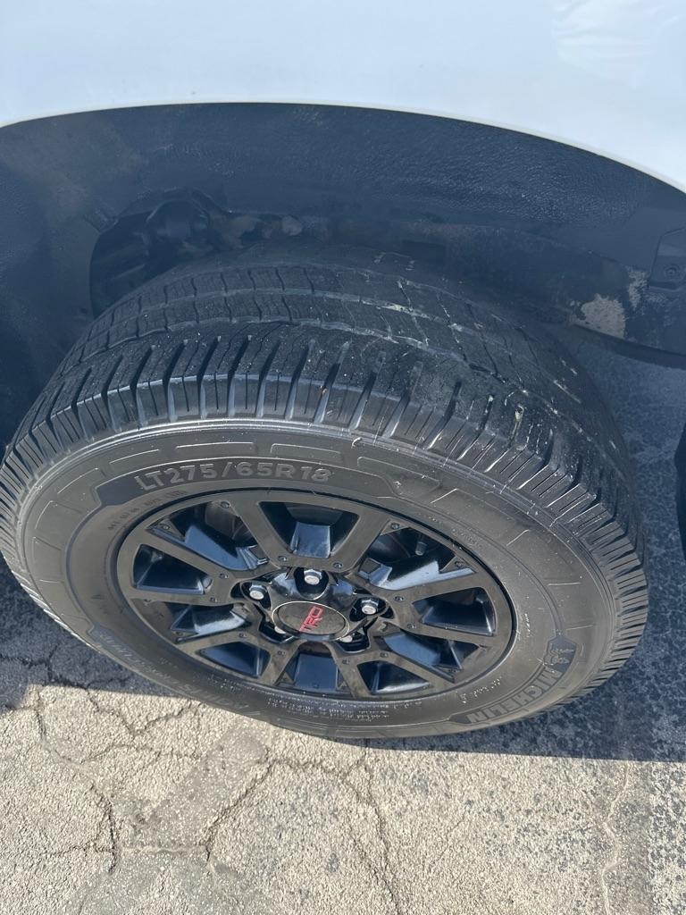 Toyota Sequoia 4WD V8 5-Spd AT SR5 (Natl) 2009