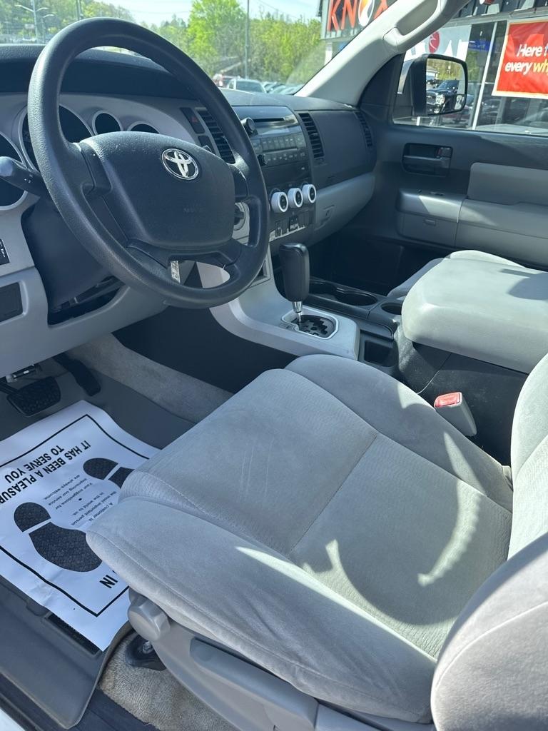 Toyota Sequoia 4WD V8 5-Spd AT SR5 (Natl) 2009