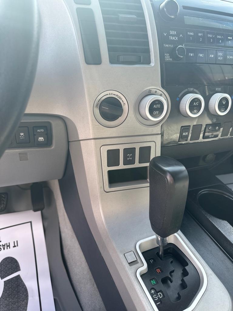 Toyota Sequoia 4WD V8 5-Spd AT SR5 (Natl) 2009