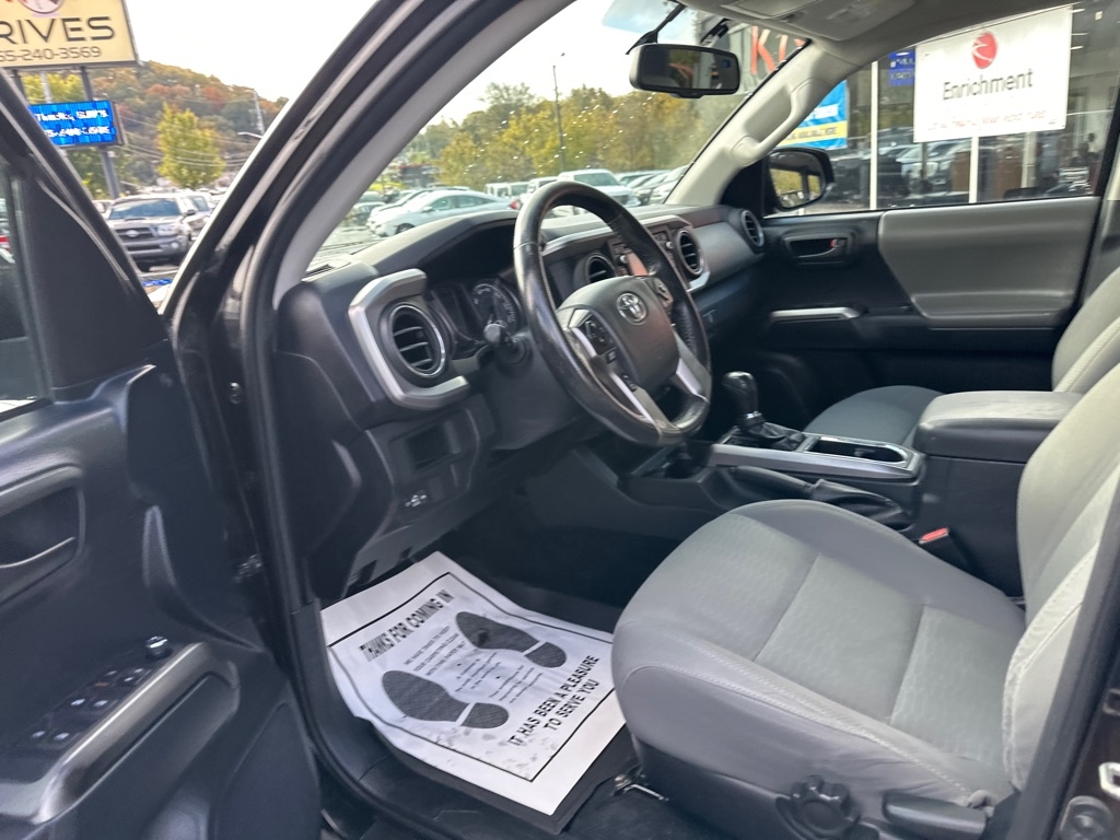 Toyota Tacoma TRD Off Road Double Cab 5' Bed V6 4x4 MT (Natl) 2017