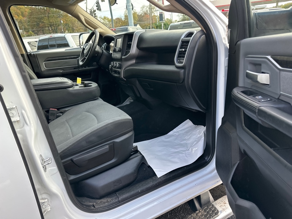 RAM 2500 Big Horn 4x4 Crew Cab 6'4" Box 2019