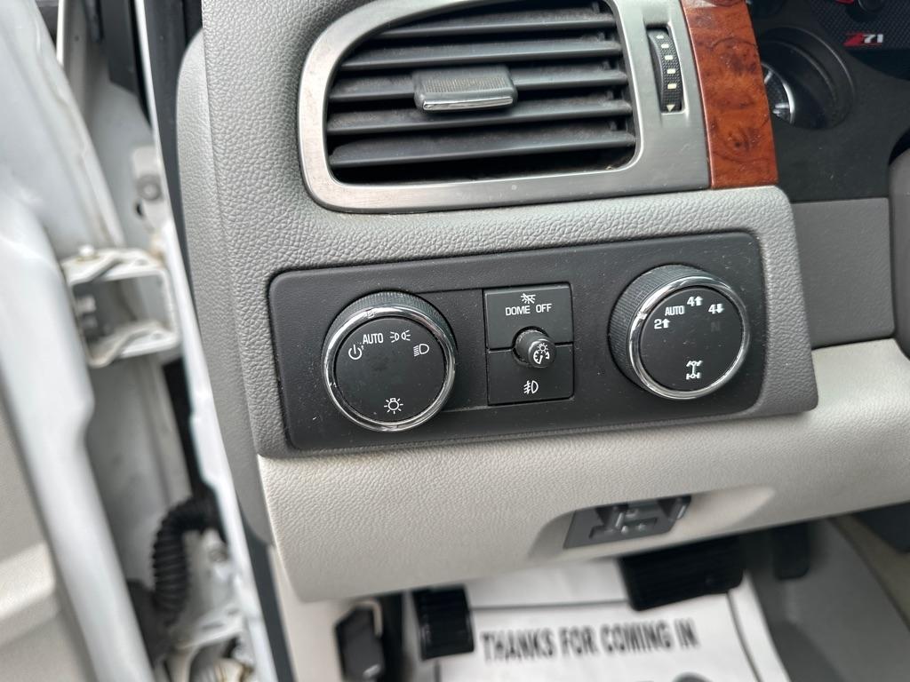 Chevrolet Silverado 1500 4WD Ext Cab 143.5" LTZ 2011