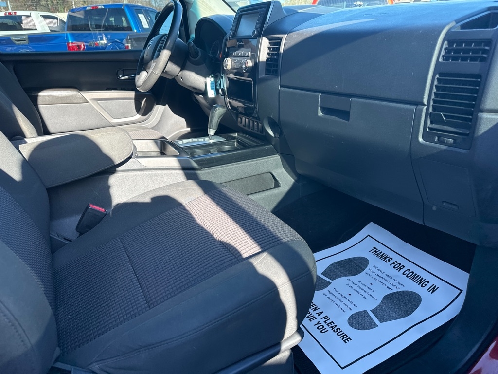 Nissan Titan 4WD Crew Cab SWB SV 2015