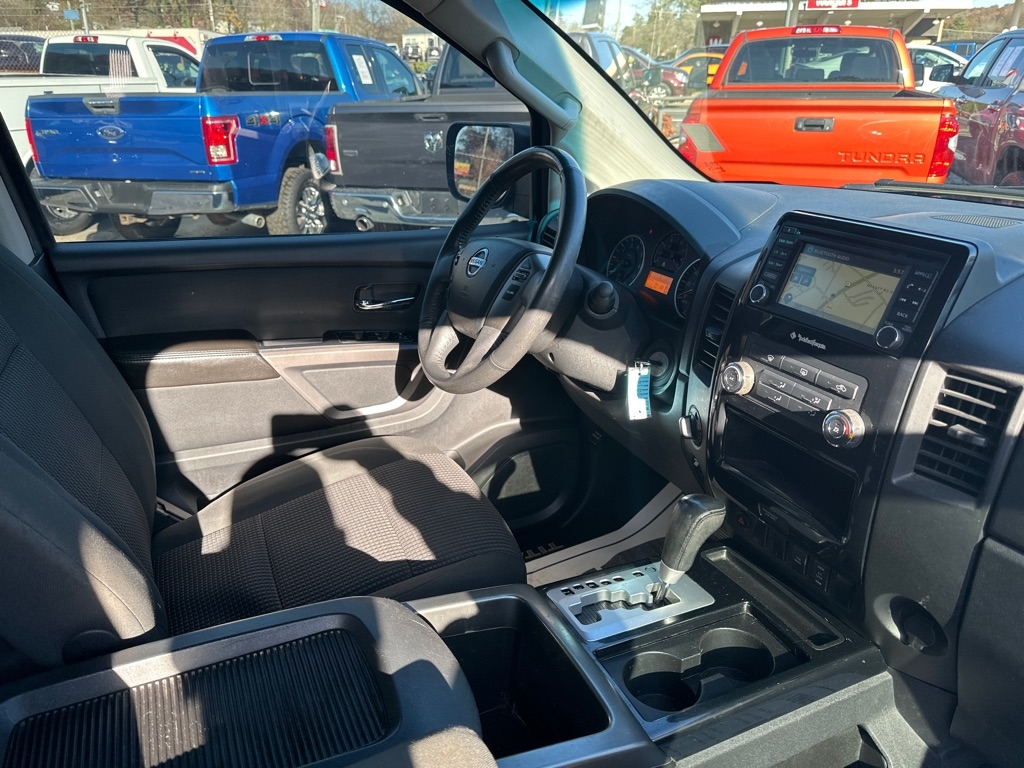 Nissan Titan 4WD Crew Cab SWB SV 2015
