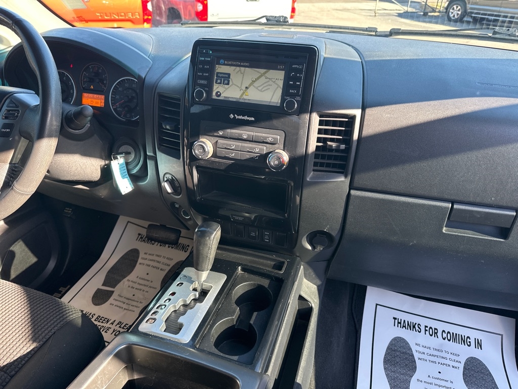 Nissan Titan 4WD Crew Cab SWB SV 2015