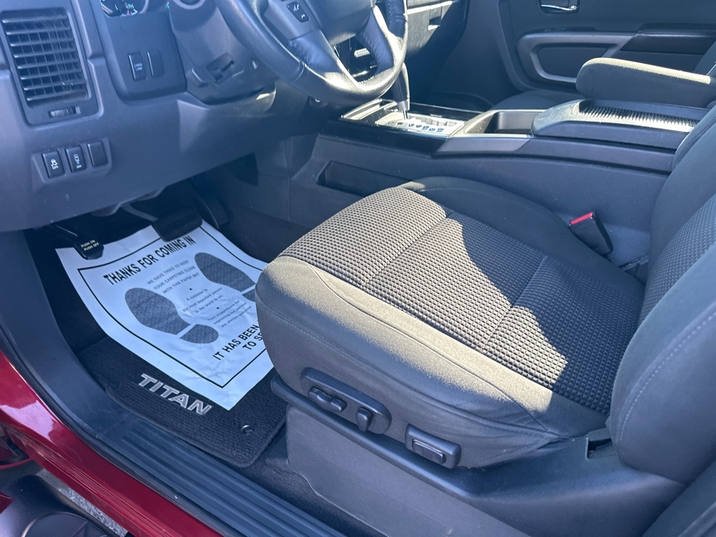 Nissan Titan 4WD Crew Cab SWB SV 2015