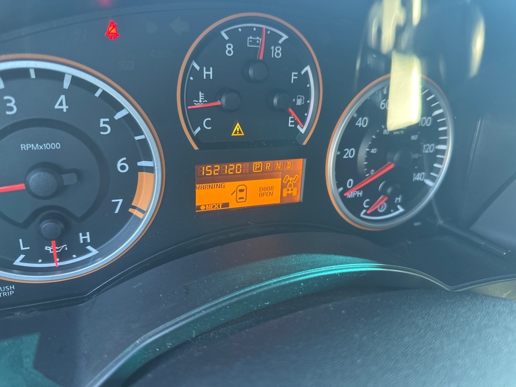 Nissan Titan 4WD Crew Cab SWB SV 2015