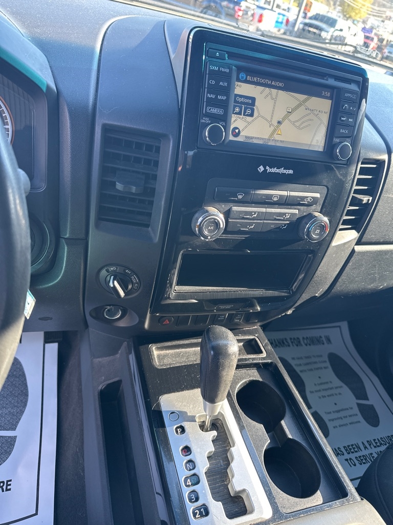 Nissan Titan 4WD Crew Cab SWB SV 2015