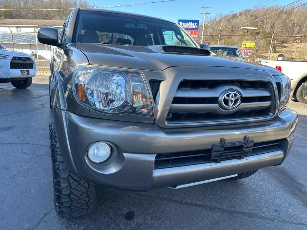 Toyota Tacoma 4WD Double LB V6 AT (Natl) 2010