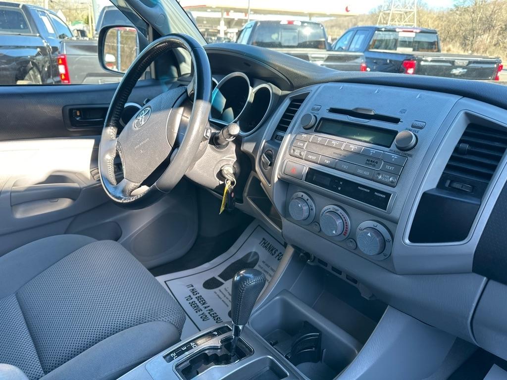 Toyota Tacoma 4WD Double LB V6 AT (Natl) 2010