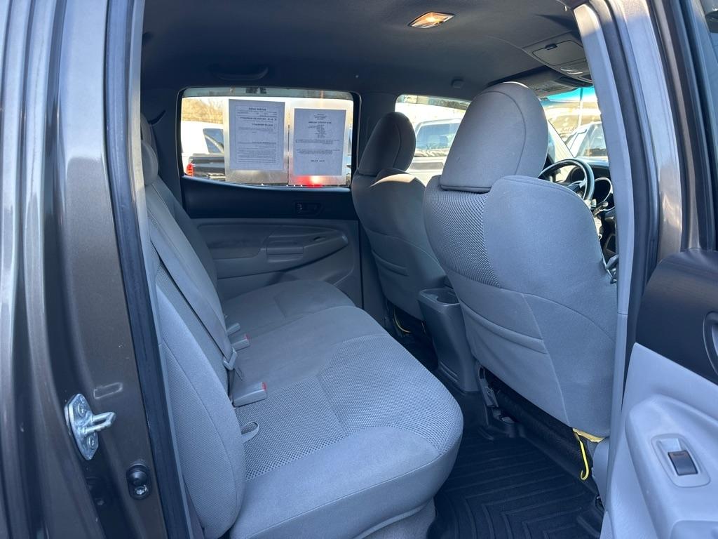 Toyota Tacoma 4WD Double LB V6 AT (Natl) 2010