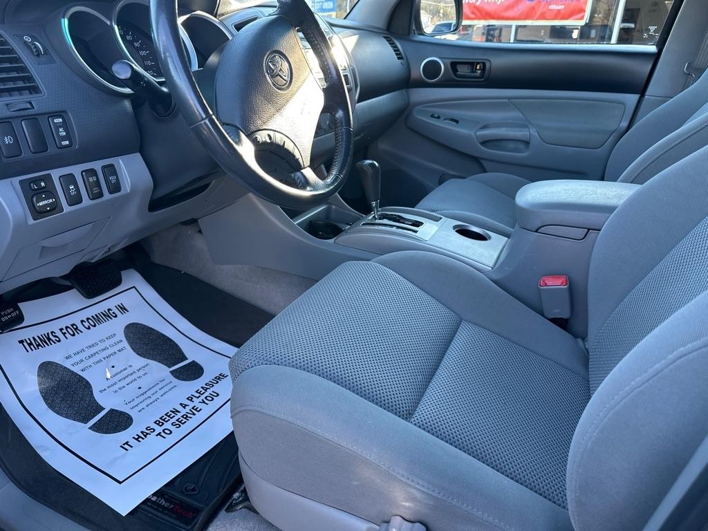 Toyota Tacoma 4WD Double LB V6 AT (Natl) 2010