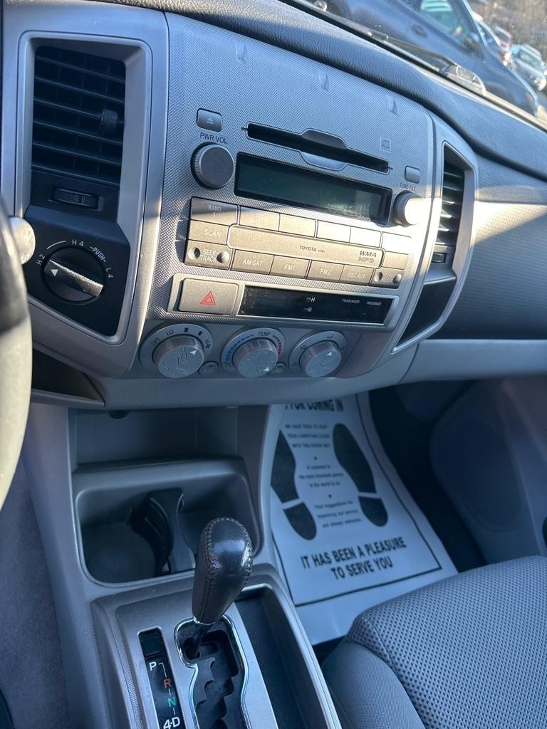 Toyota Tacoma 4WD Double LB V6 AT (Natl) 2010