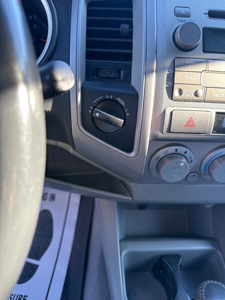 Toyota Tacoma 4WD Double LB V6 AT (Natl) 2010