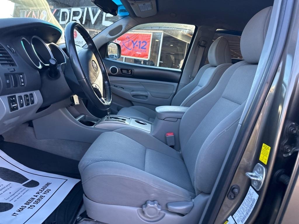 Toyota Tacoma 4WD Double LB V6 AT (Natl) 2010