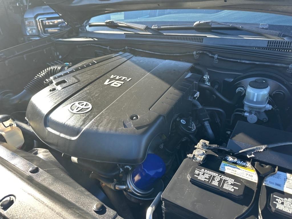 Toyota Tacoma 4WD Double LB V6 AT (Natl) 2010