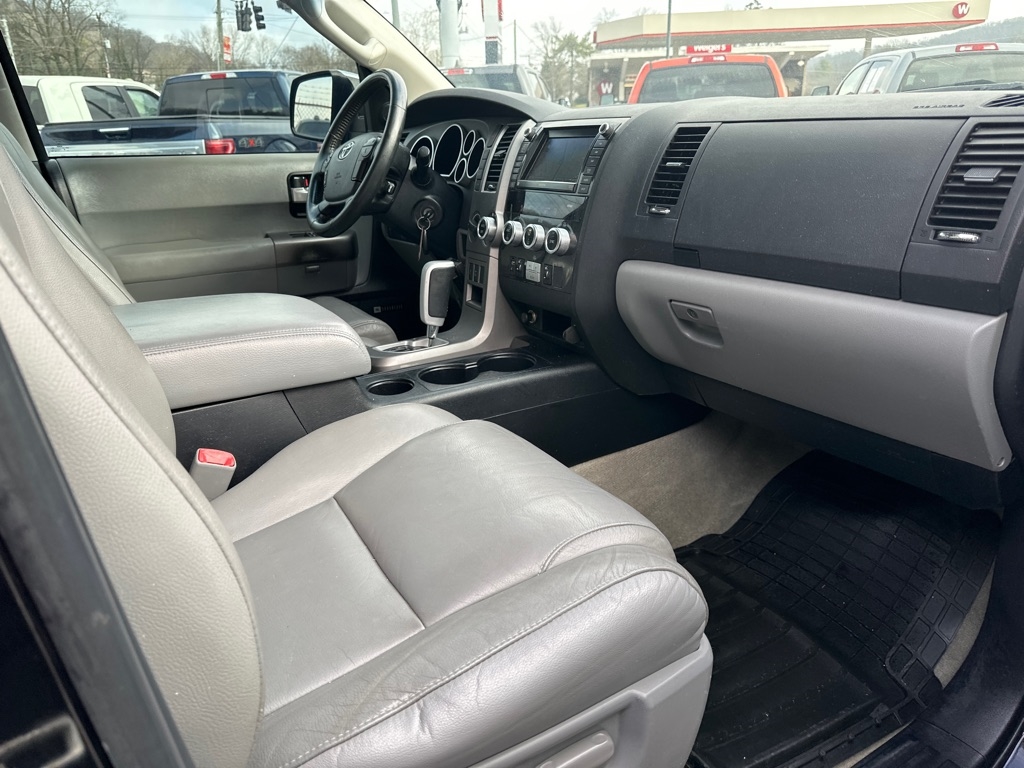 Toyota Sequoia 4WD LV8 FFV 6-Spd AT Ltd (Natl) 2011