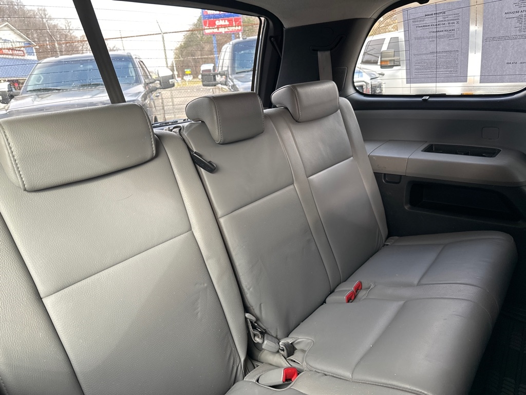 Toyota Sequoia 4WD LV8 FFV 6-Spd AT Ltd (Natl) 2011