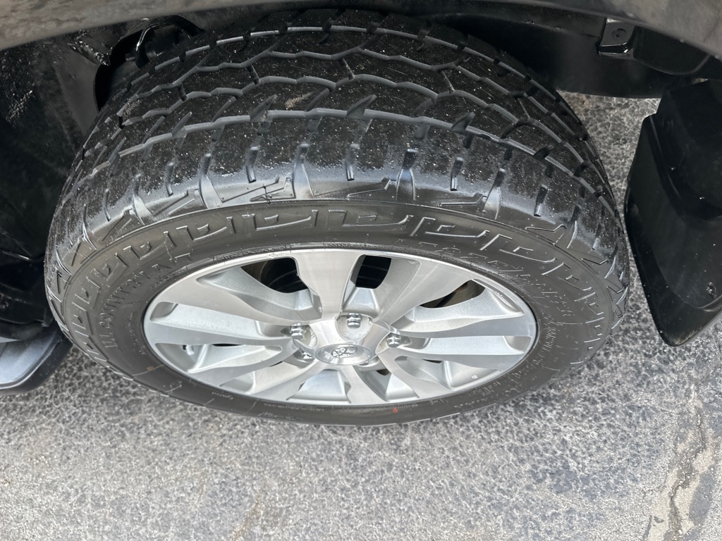 Toyota Sequoia 4WD LV8 FFV 6-Spd AT Ltd (Natl) 2011