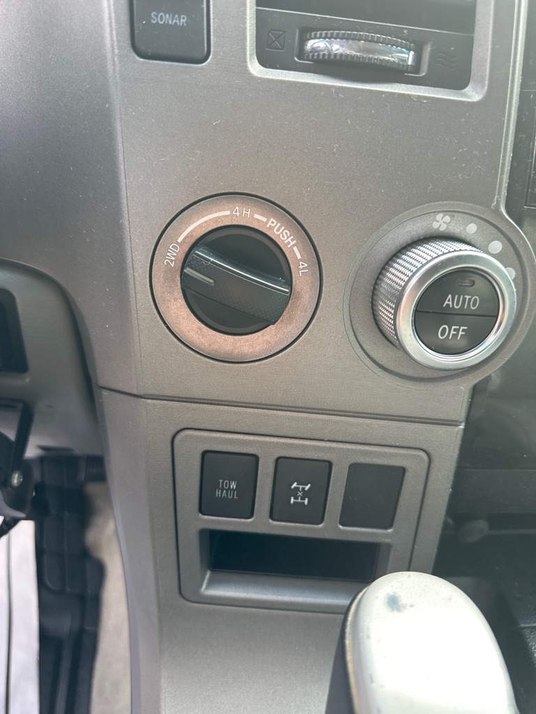 Toyota Sequoia 4WD LV8 FFV 6-Spd AT Ltd (Natl) 2011