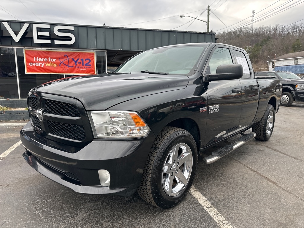 RAM 1500 4WD Quad Cab 140.5" Express 2016